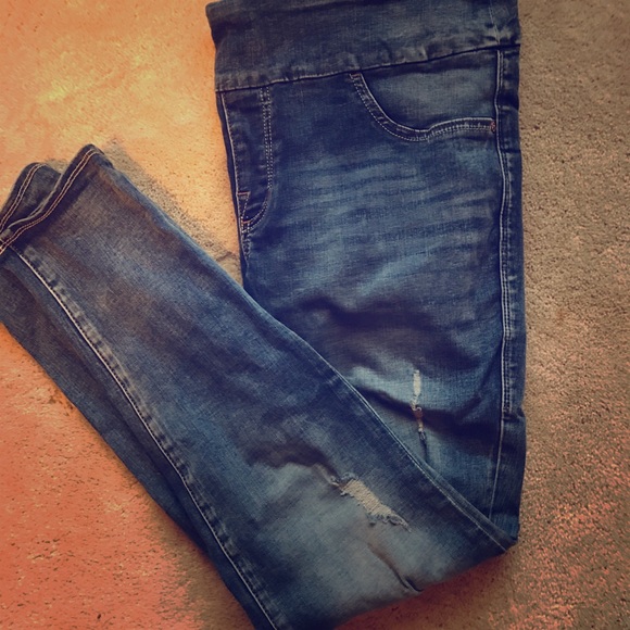 Rock Republic Distressed Pull On Jeans 